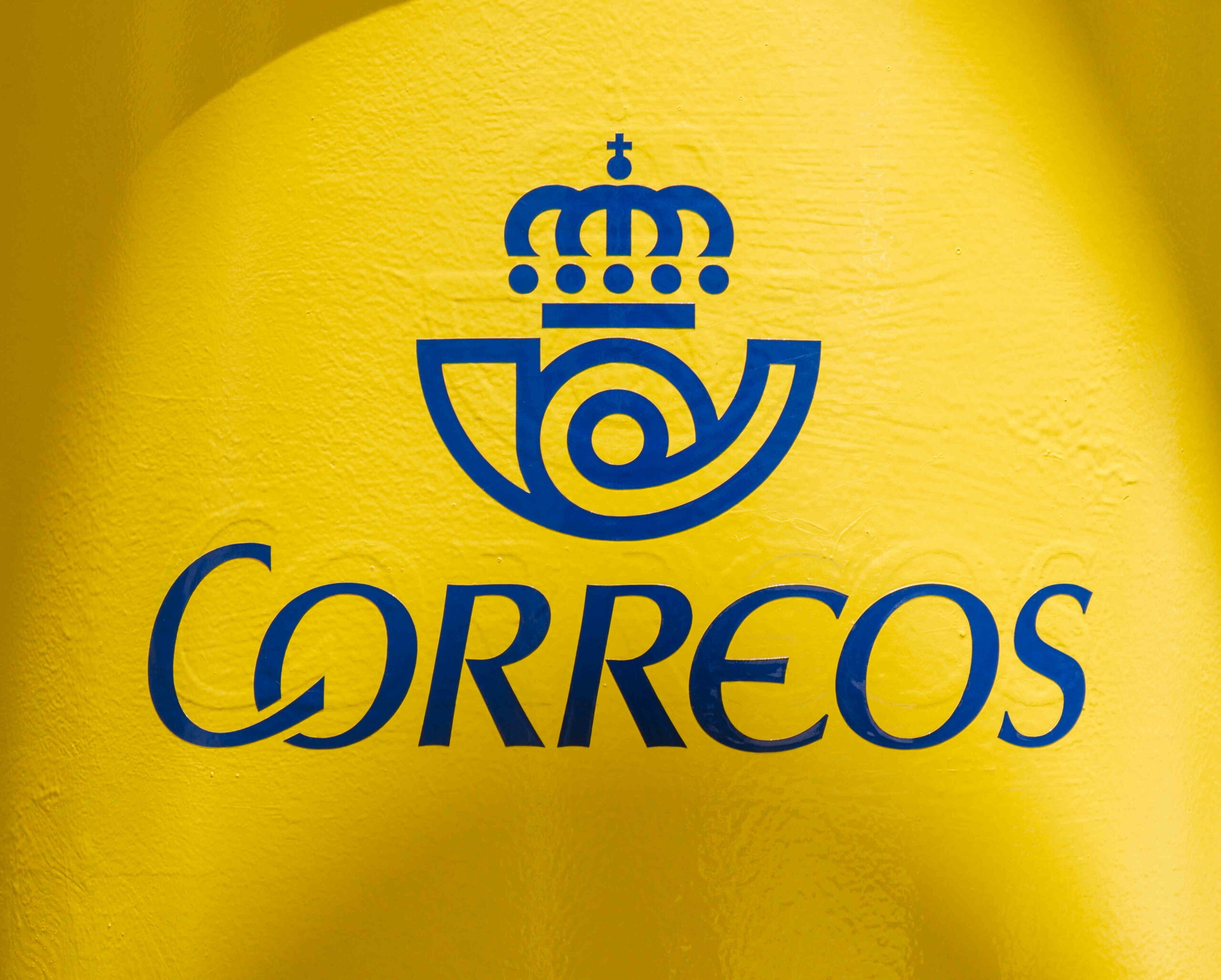 Correos,Logo,On,The,Mailbox,,Spain,,Valencia,,July,,30,,2016.