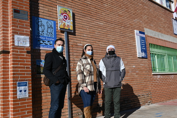 Presentación de carteles para la campaña contra el acoso escolar