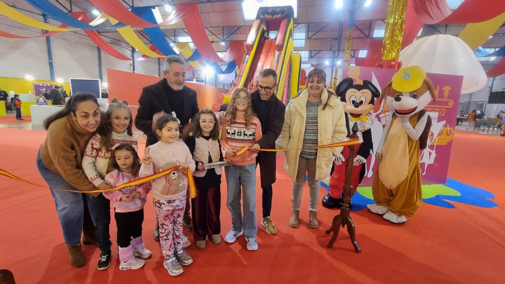 Jesús Martín inaugura Chicolandia, el salón infantil que reúne a miles de familias de toda la comarca