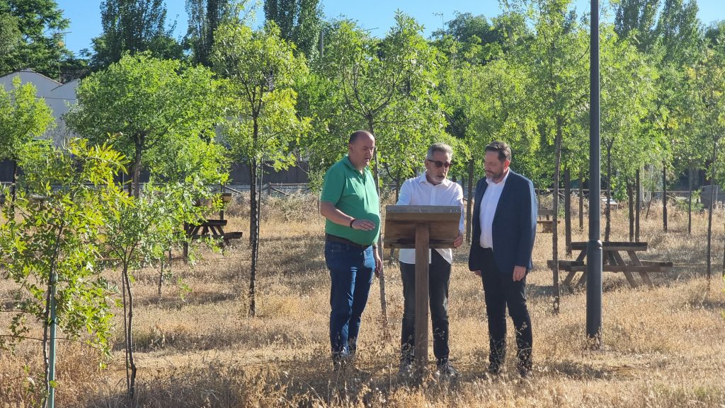 Jesús Martín y David Broceño visitan El Peral, que se transformará con un plan verde con más de 3 millones de inversión