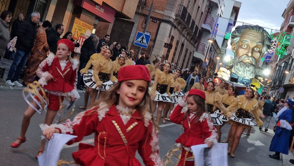 Valdepeñas vivirá un desfile histórico con 2.200 personas en su XLIV Concurso de Carrozas y Comparsas
