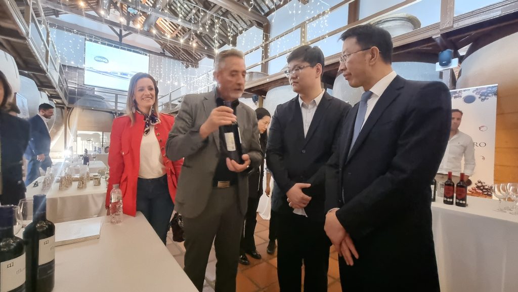 Valdepeñas impulsa nuevas oportunidades comerciales con China tras la visita de una delegación de Luzhou
