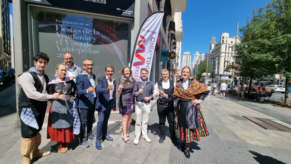 La Gran Vía de Madrid brinda por las Fiestas de la Vendimia y el Vino de Valdepeñas