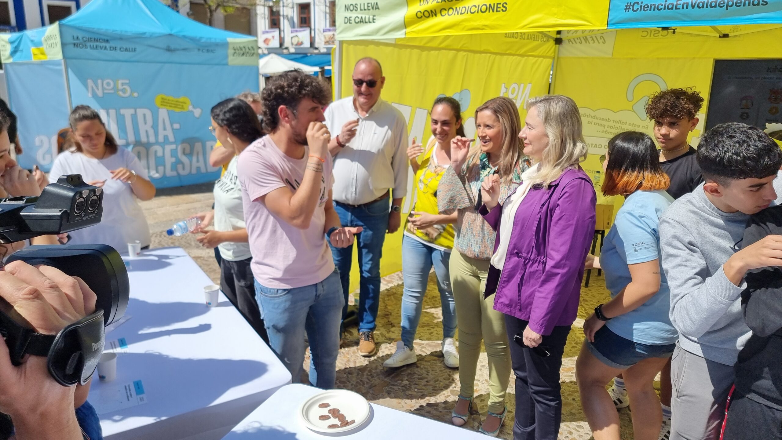 Valdepeñas' Plaza de España is hosting the CSIC science fair this weekend