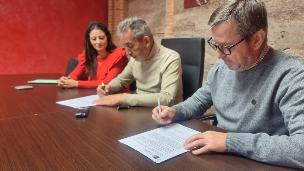 Valdepeñas renueva el convenio con Cáritas y aporta 46.000 euros para apoyar programas sociales