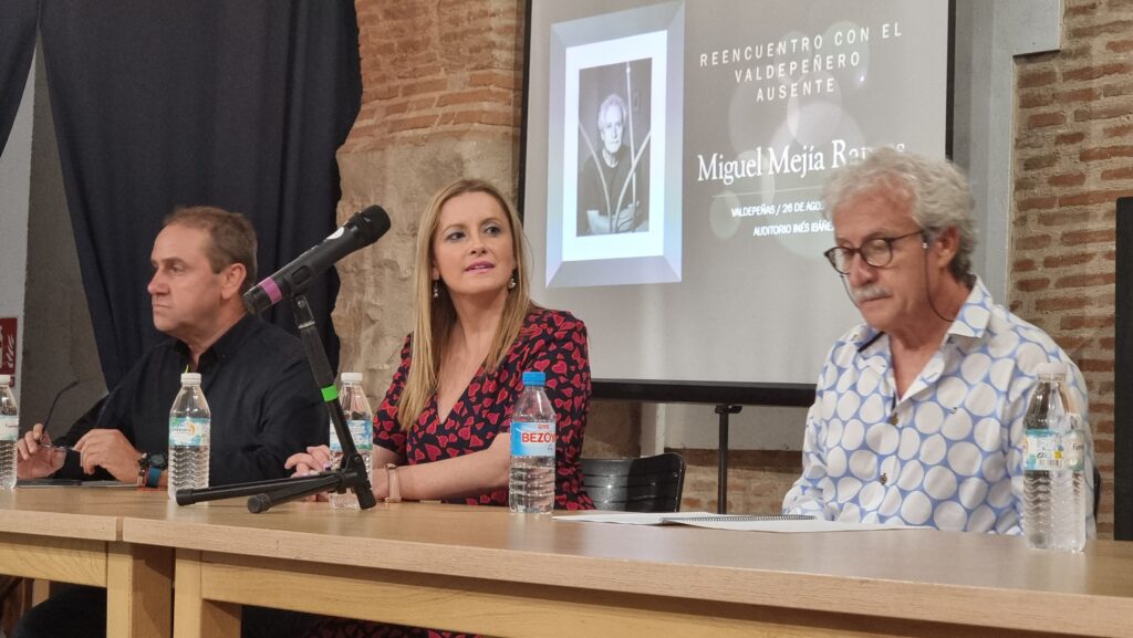 Vanessa Irla tilda de “embajador” de la ciudad al artista Miguel Mejía, Valdepeñero Ausente 2023